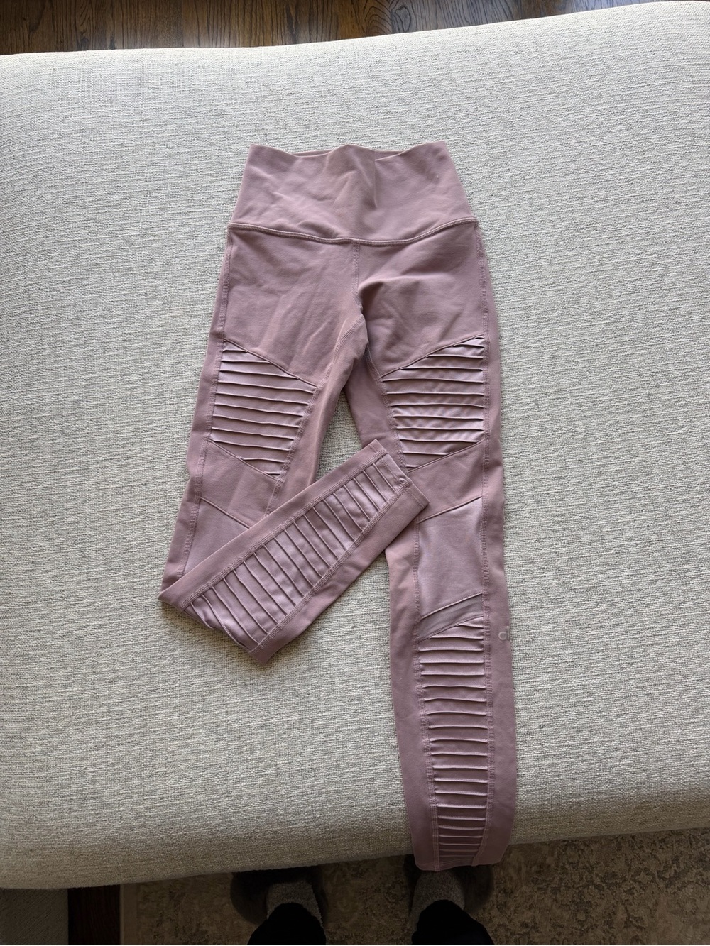 Alo Yoga Mauve Ribbed Detail High-Waist Leggings